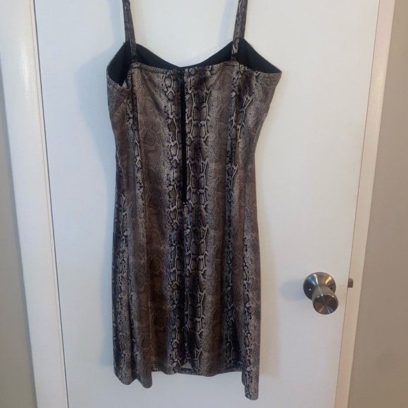 snake print mini dress - Picture 3 of 3